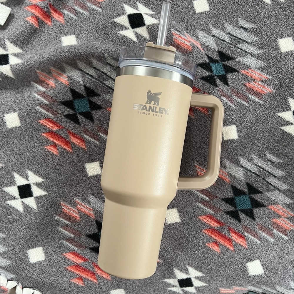 Stanley Driftwood 40oz Travel Quencher